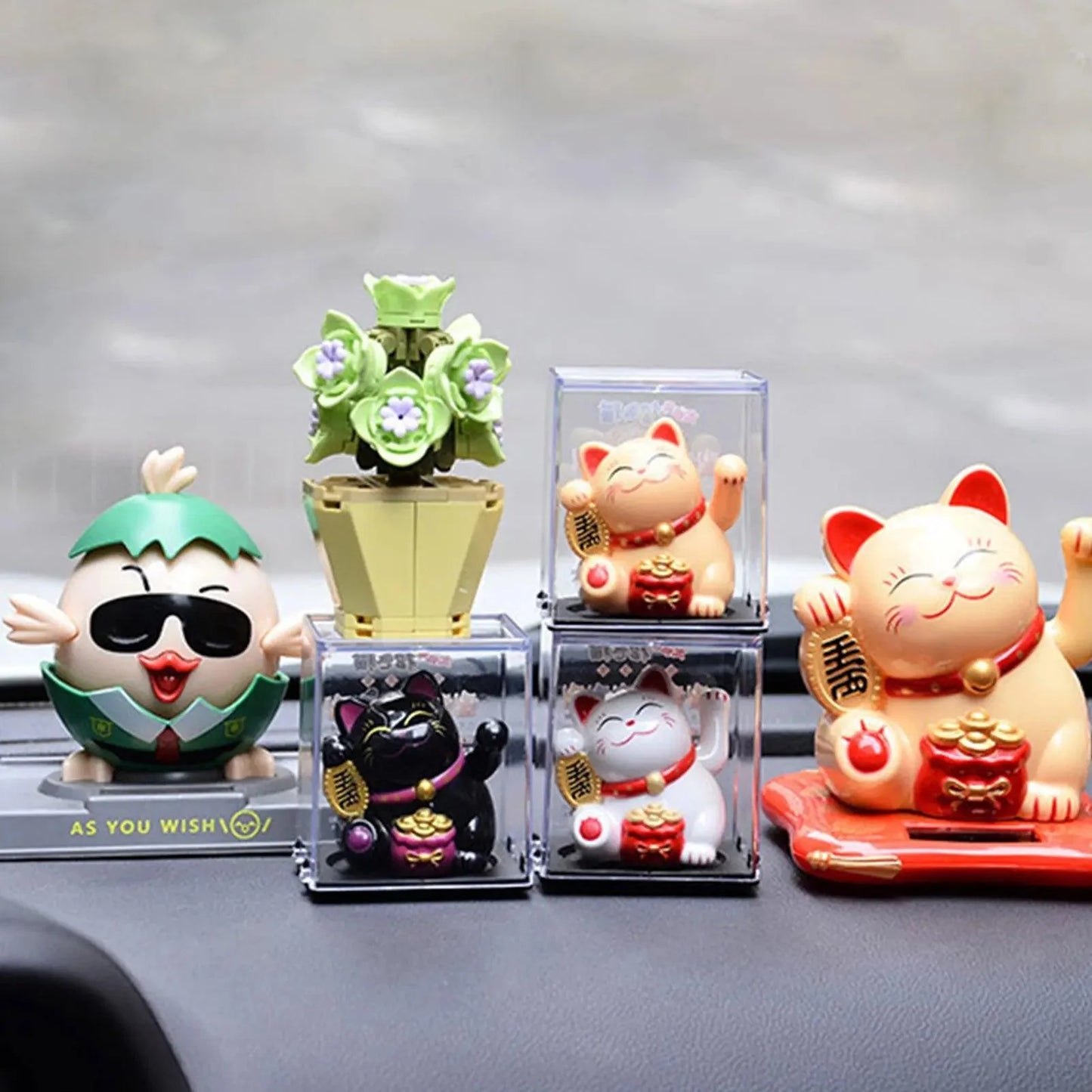 Solar Waving Lucky Cat: Eco-Friendly Maneki Neko for Home and Office Good Fortune