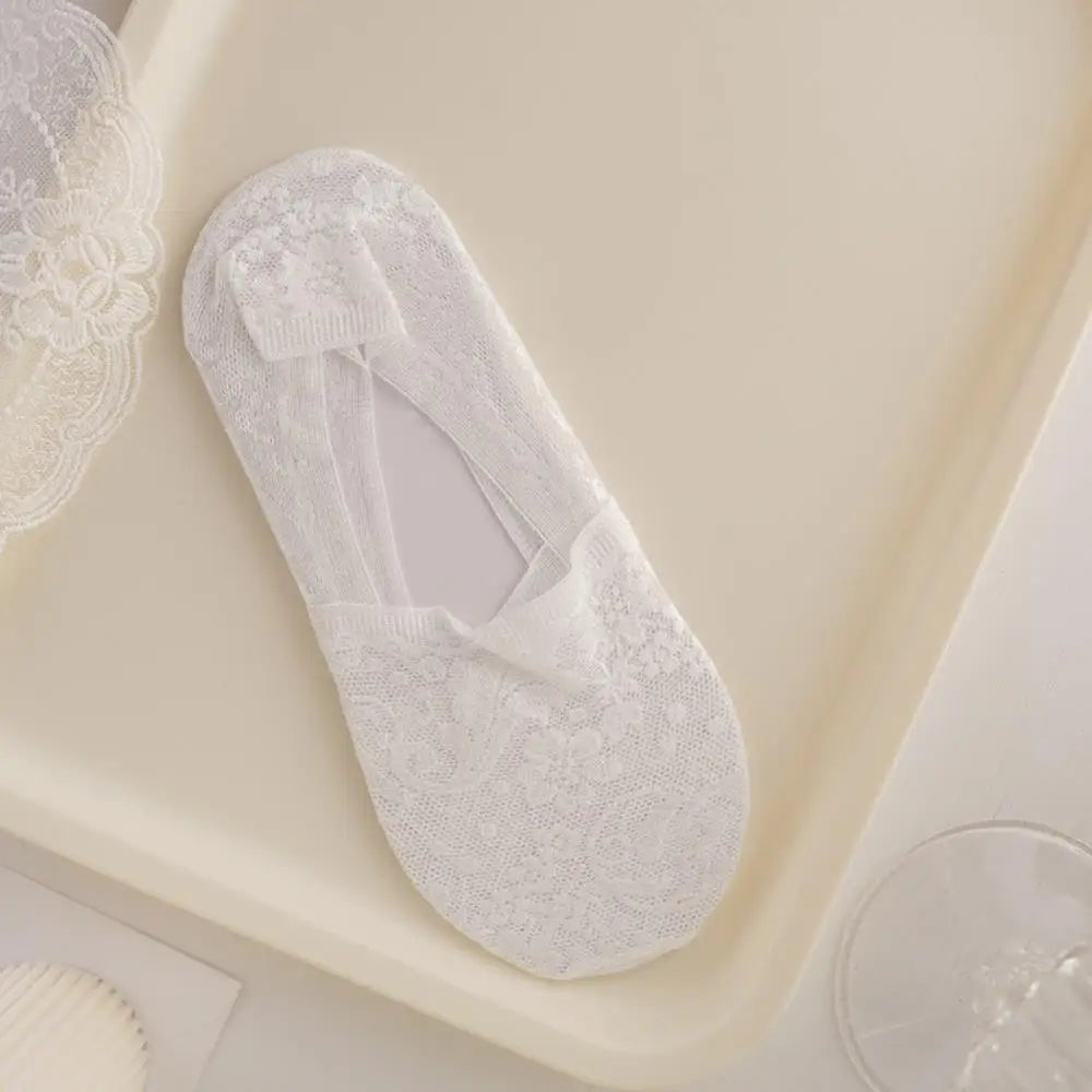 Fashion No-Show Socks – Lace Edge & Non-Slip Comfort!