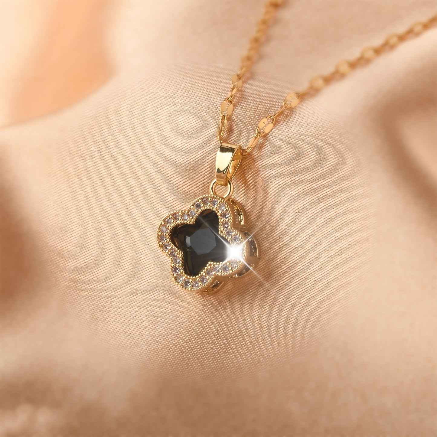 View details for Simple Flower Shape Pendant Necklace Inlaid Shiny Zircon 18K Gold