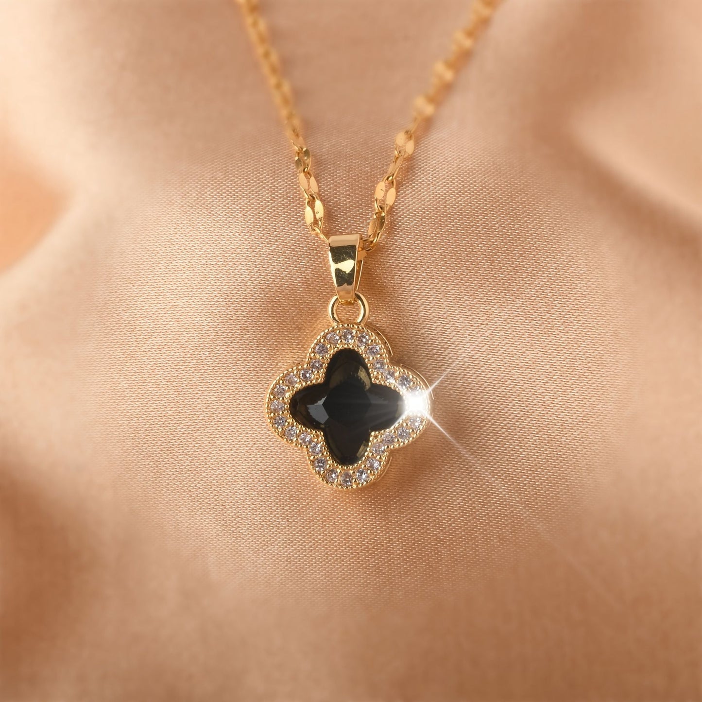 View details for Simple Flower Shape Pendant Necklace Inlaid Shiny Zircon 18K Gold