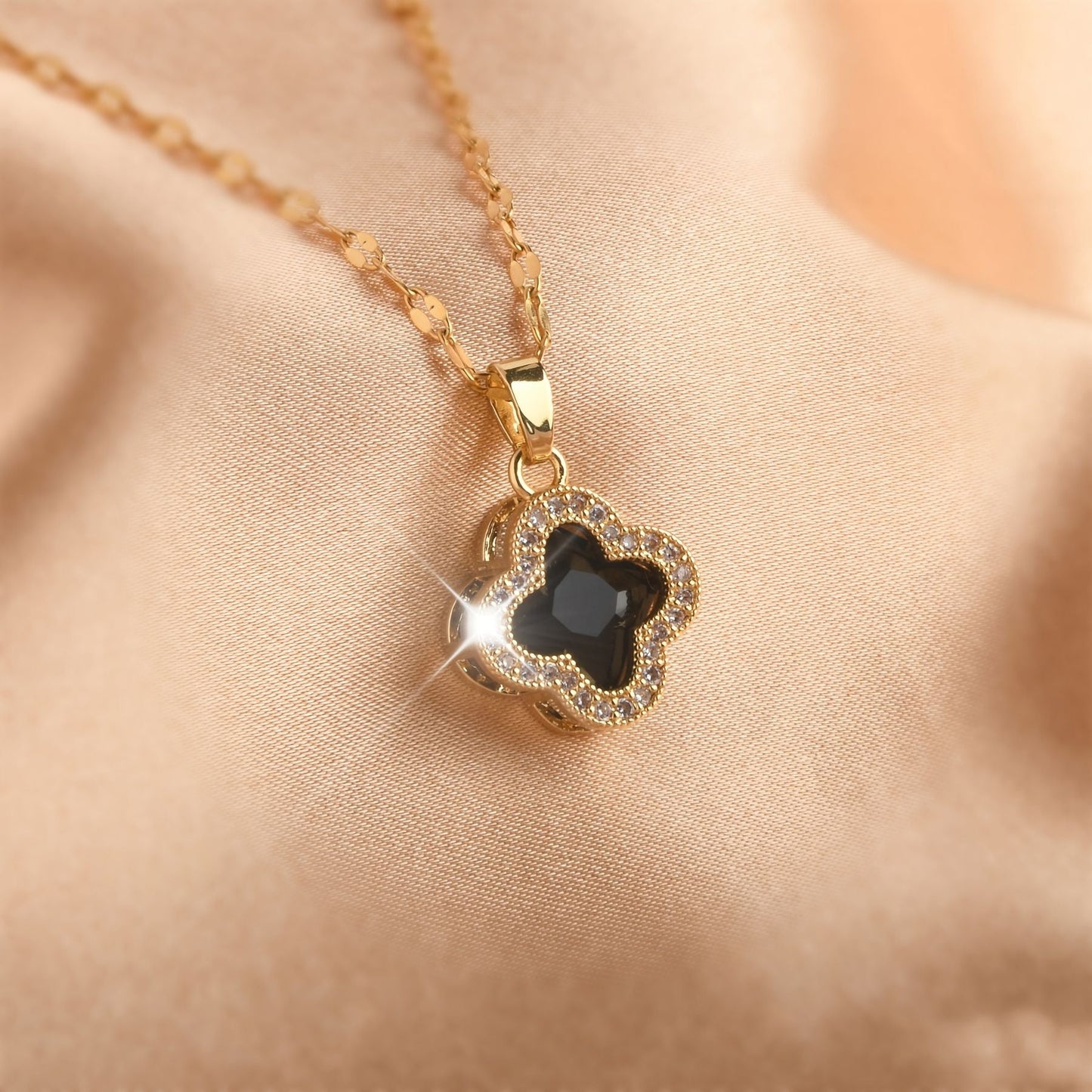 View details for Simple Flower Shape Pendant Necklace Inlaid Shiny Zircon 18K Gold
