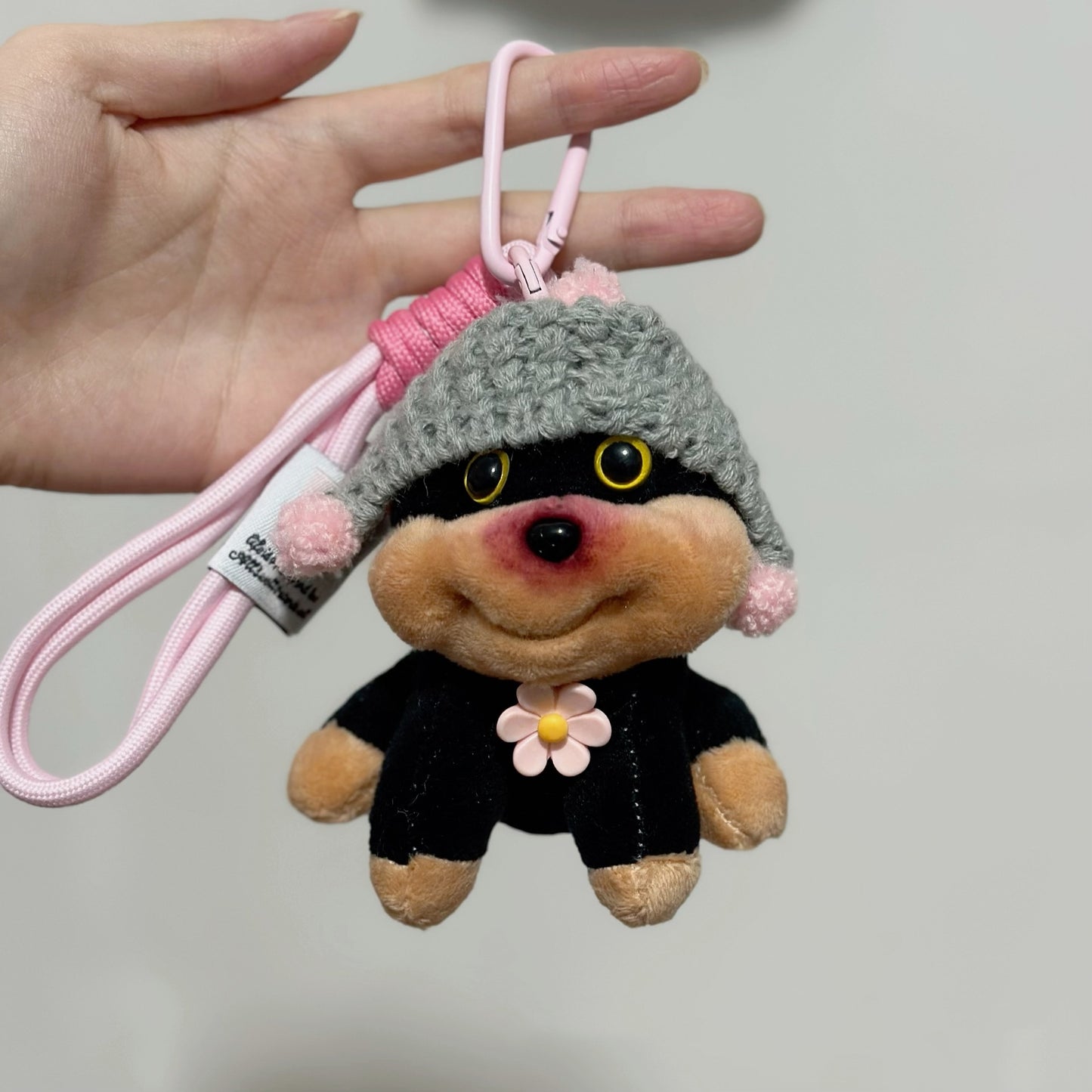 Llavero de muñeca con colgante de abeja y cachorro con sombrero