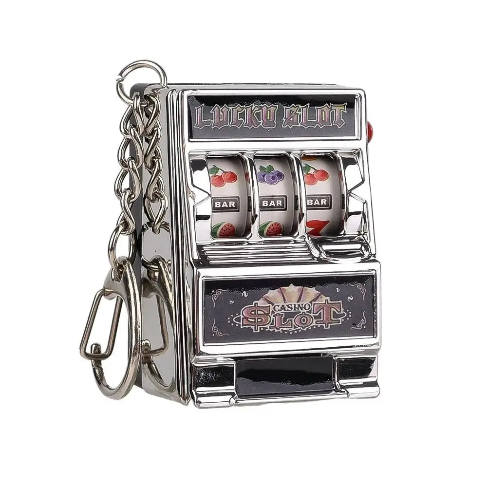 Llaveros de máquina tragamonedas de mini juegos de azar Máquina recreativa creativa de bolsillo con frutas Lucky Jackpot Gadget Juguete antiestrés Divertidos juegos Llavero