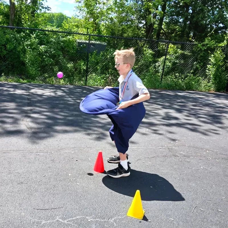 Éxito de Fiesta: Juego de Césped de las Bragas de la Abuela