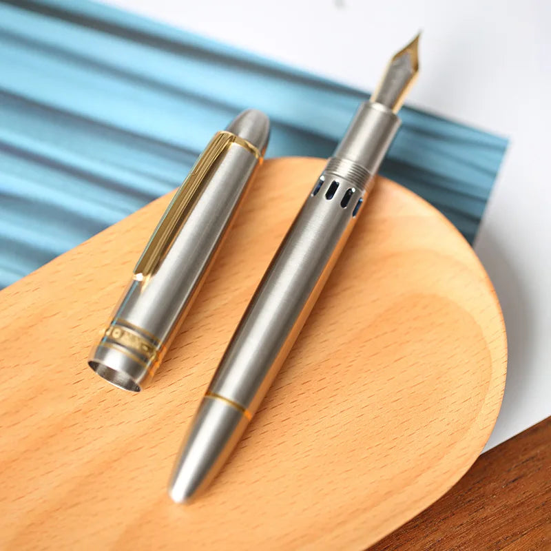 Pluma estilográfica MAJOHN Titanium Alloy Ti-136 Piston Pen Metal Brushed Antideslizante Patrón de Martillo Versión EF/F Pluma de regalo para escritura