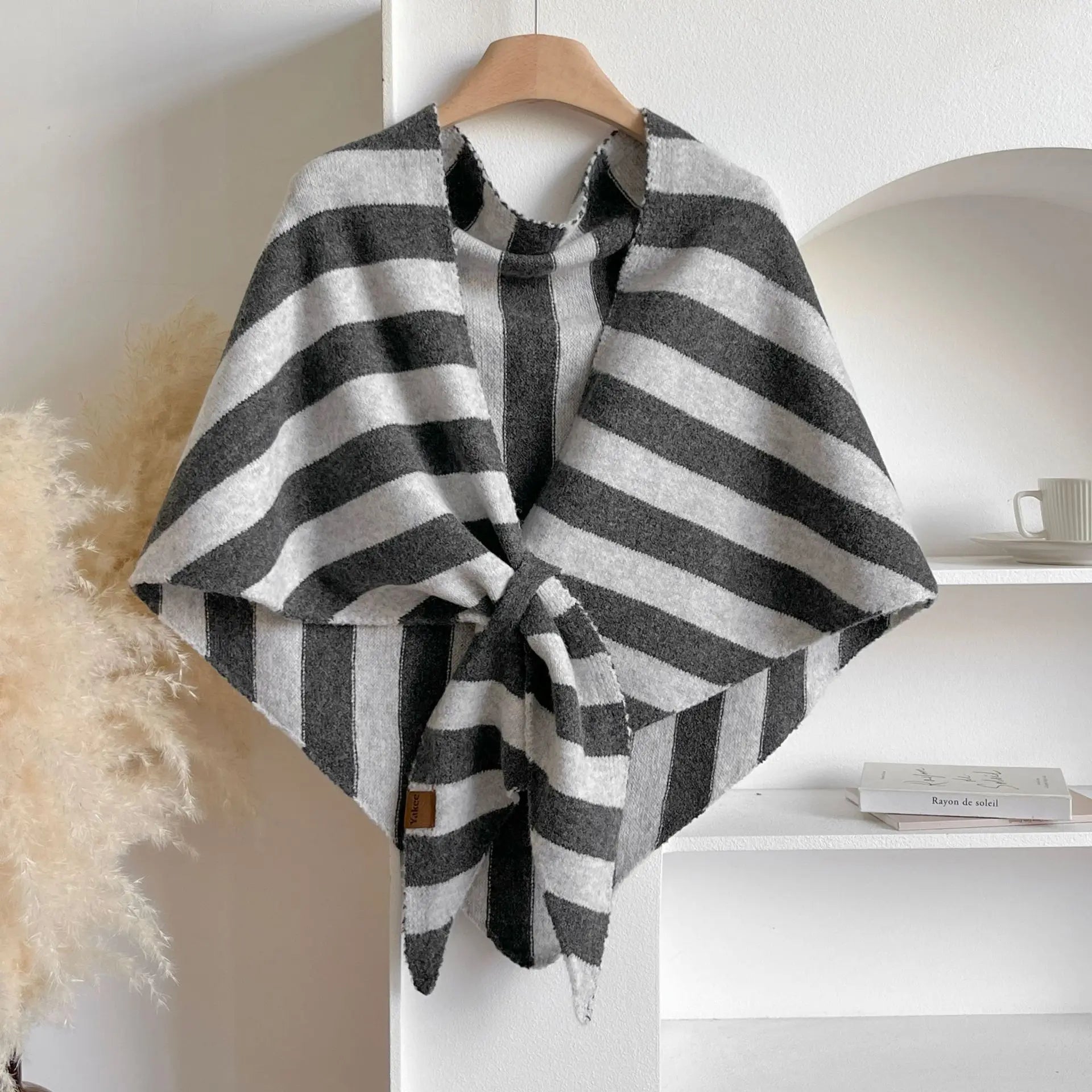 CozyCharm™ Scarf – Effortless Style, All-Day Comfort