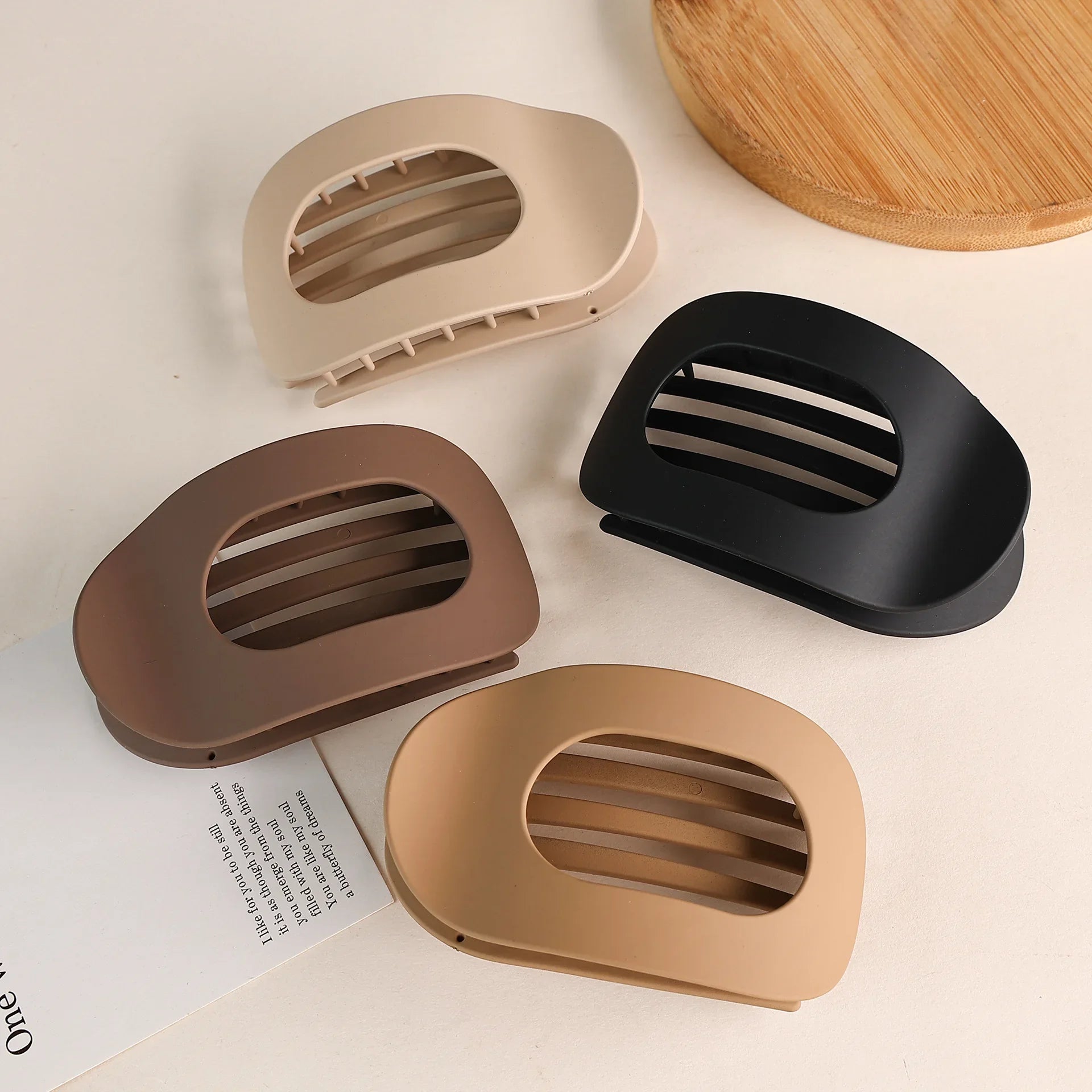 Sleek & Strong Claw Clip – No Bump, All Grip!