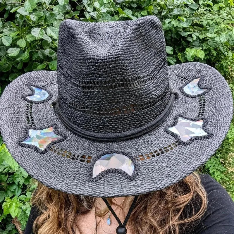 Sombrero de vaquera Prism – ¡Resplandor arcoíris y protección solar en uno!
