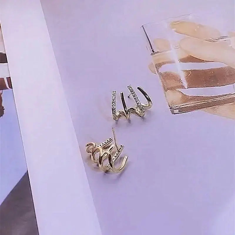 2024 premium light luxury four claw row earrings design sense