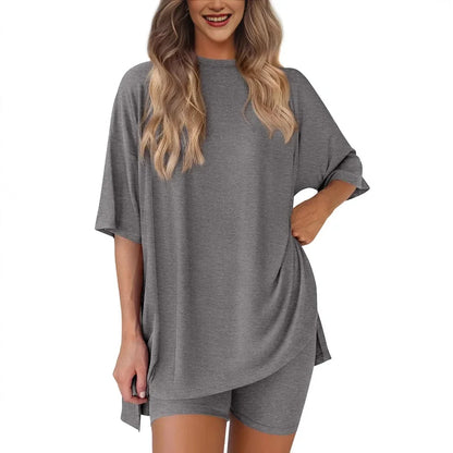 Breezy Lounge Duo – Oversized Shirt & Shorts Set for Ultimate Comfort!