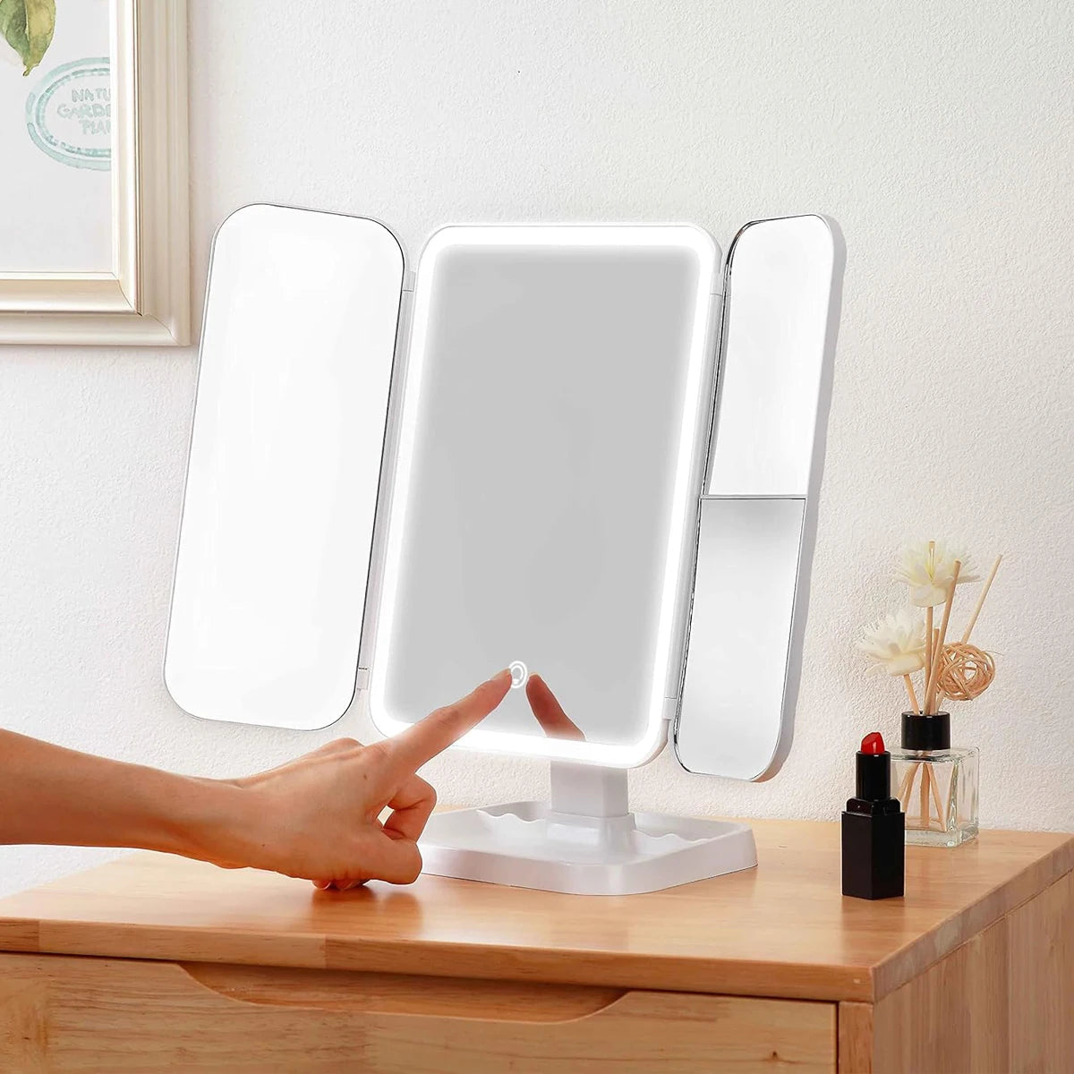 LumiTrifold: Perfect Lighting for Perfect Looks Oktech Beauty Store