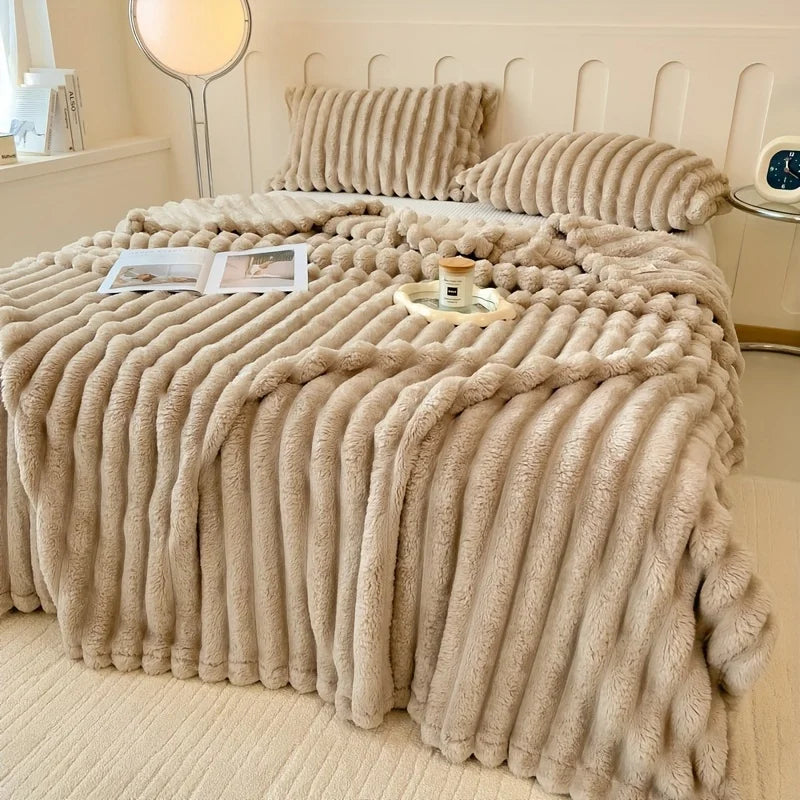 MarshmallowHug™ – Ultra-Soft Winter Fur Blanket