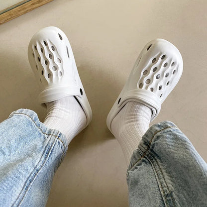 Fashion Women Slippers New Summer Slippers Outdoor Beach Slippers Classic Soft Men Garden Slippers Home Men Clogs Slippers