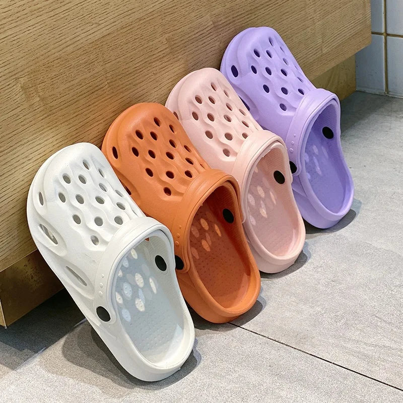 Fashion Women Slippers New Summer Slippers Outdoor Beach Slippers Classic Soft Men Garden Slippers Home Men Clogs Slippers
