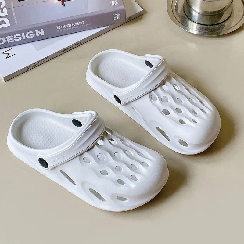 Fashion Women Slippers New Summer Slippers Outdoor Beach Slippers Classic Soft Men Garden Slippers Home Men Clogs Slippers