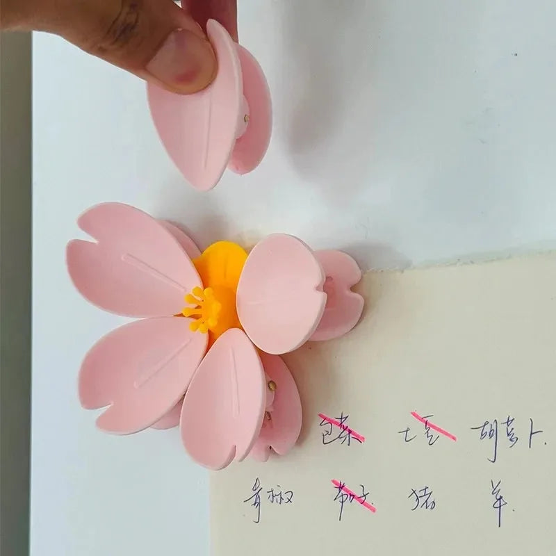 ClipCharm™ Flower Magnet 💖 — Pretty Grip for Everyday Use