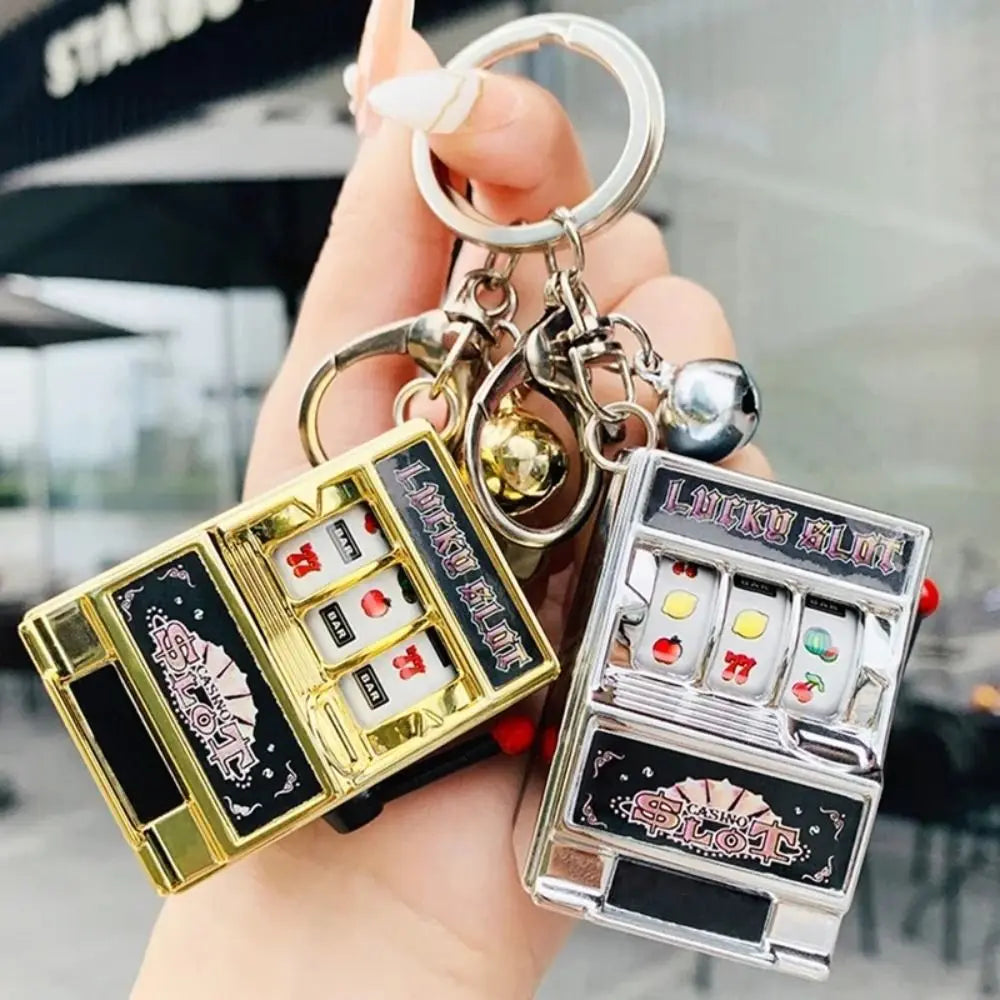 Llaveros de máquina tragamonedas de mini juegos de azar Máquina recreativa creativa de bolsillo con frutas Lucky Jackpot Gadget Juguete antiestrés Divertidos juegos Llavero