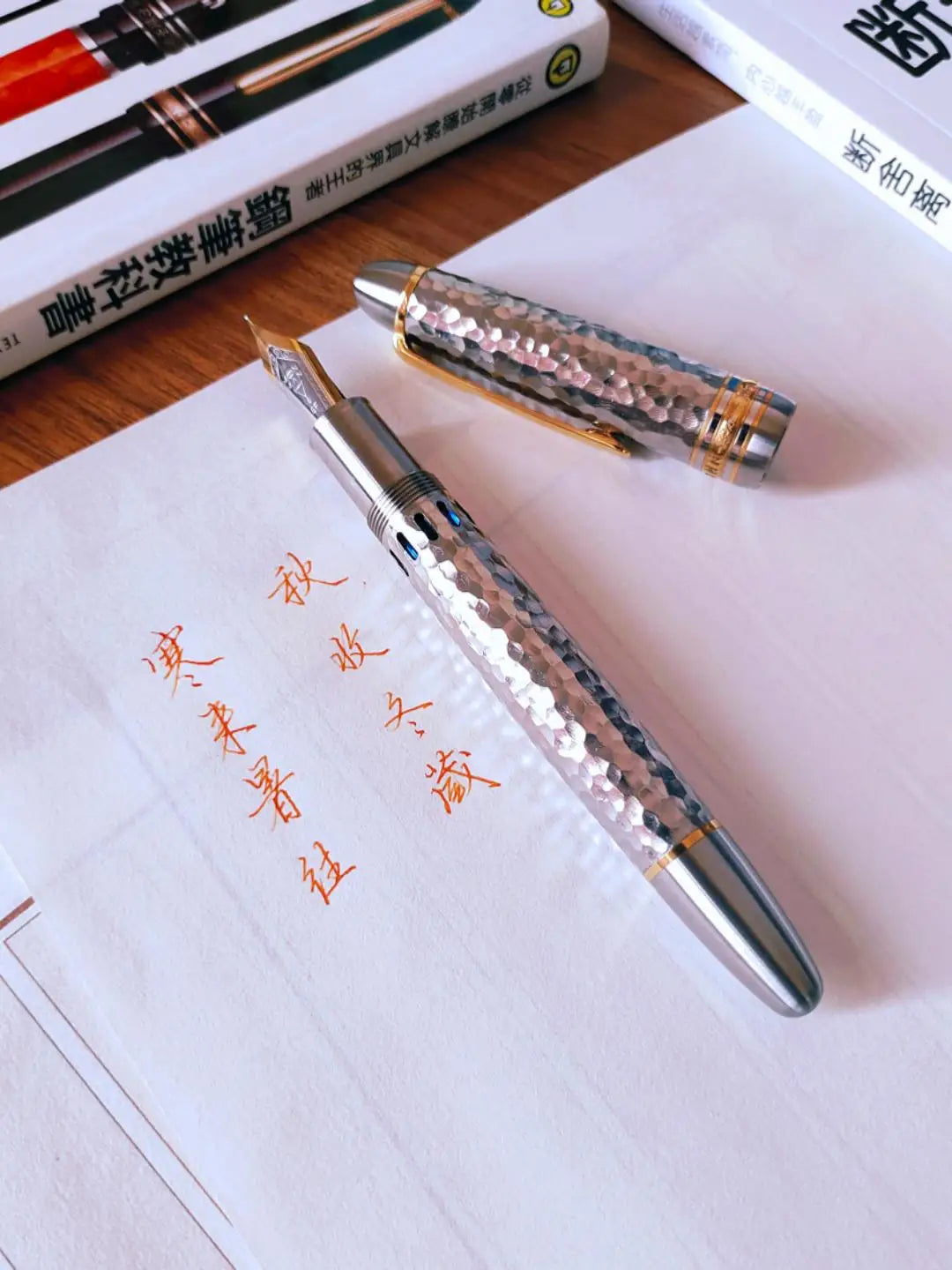 Pluma estilográfica MAJOHN Titanium Alloy Ti-136 Piston Pen Metal Brushed Antideslizante Patrón de Martillo Versión EF/F Pluma de regalo para escritura