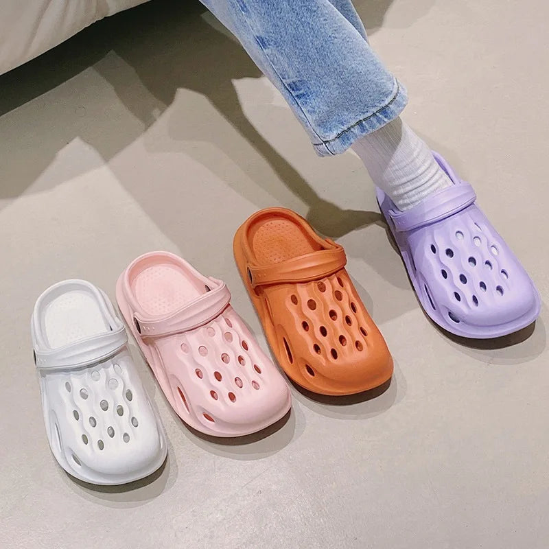 Fashion Women Slippers New Summer Slippers Outdoor Beach Slippers Classic Soft Men Garden Slippers Home Men Clogs Slippers