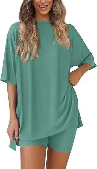 Breezy Lounge Duo – Oversized Shirt & Shorts Set for Ultimate Comfort!