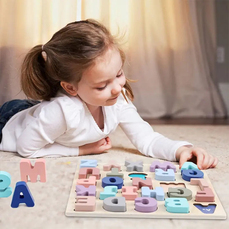 Puzle de madera con números y letras | Aprendizaje del abecedario para niños pequeños