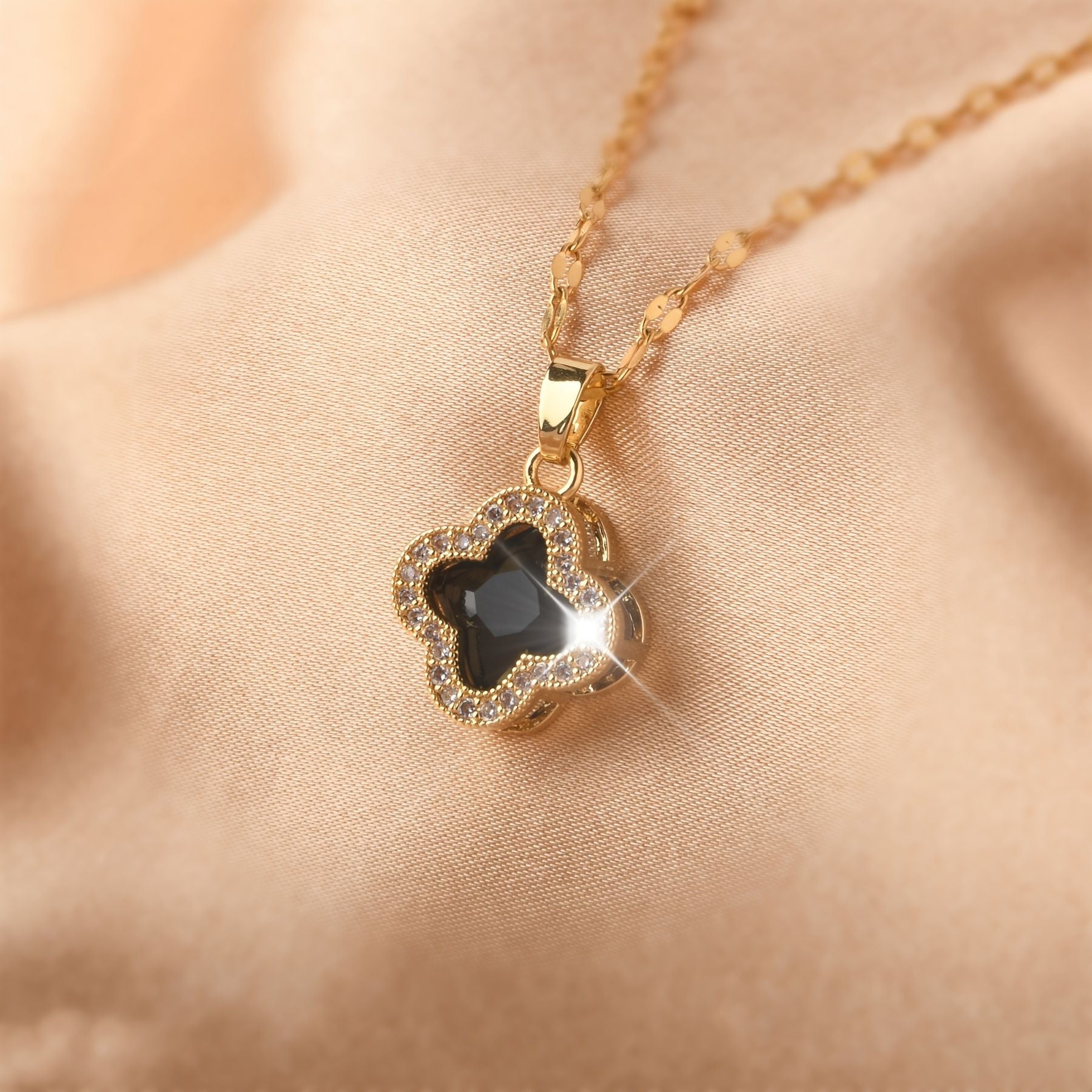 View details for Simple Flower Shape Pendant Necklace Inlaid Shiny Zircon 18K Gold 