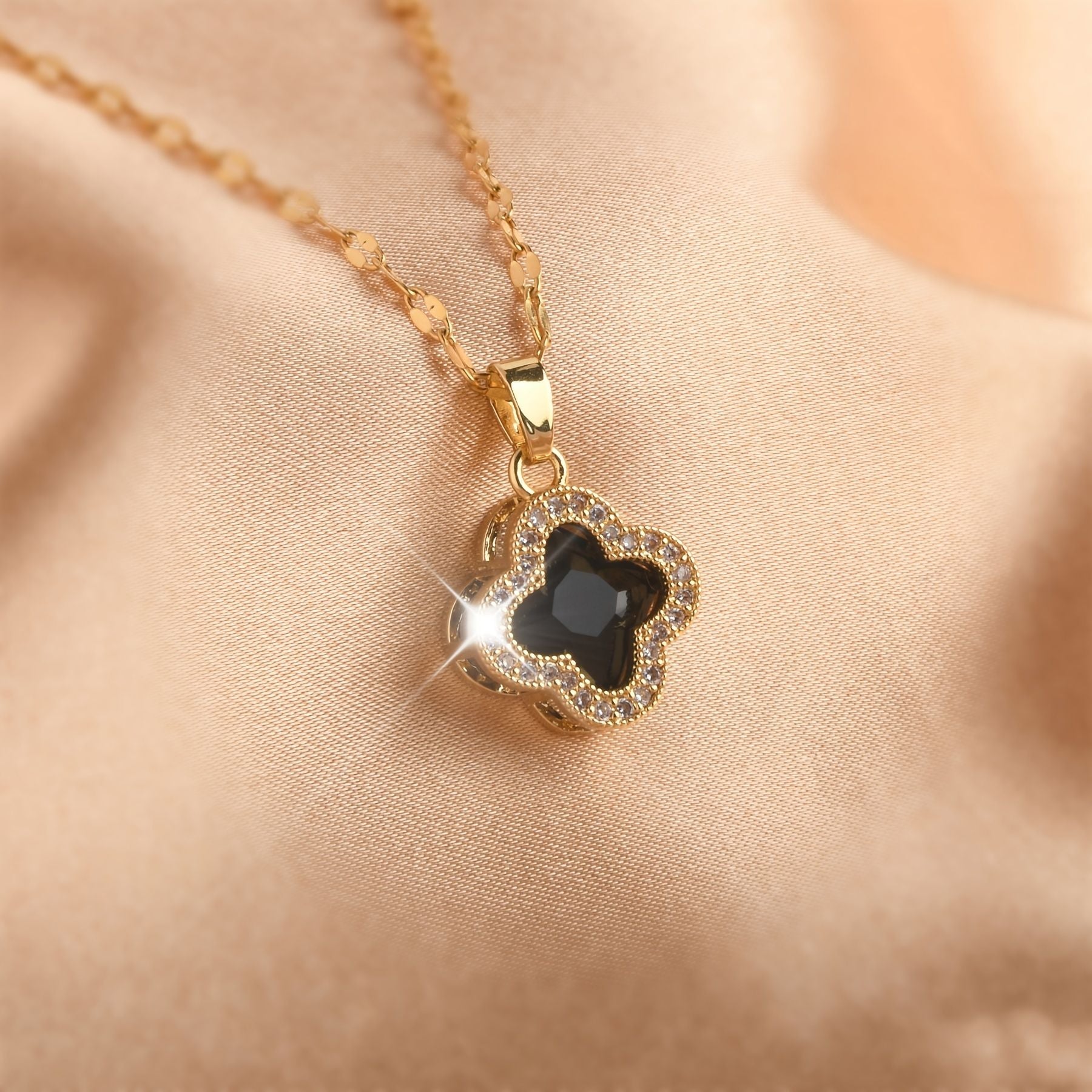 View details for Simple Flower Shape Pendant Necklace Inlaid Shiny Zircon 18K Gold 