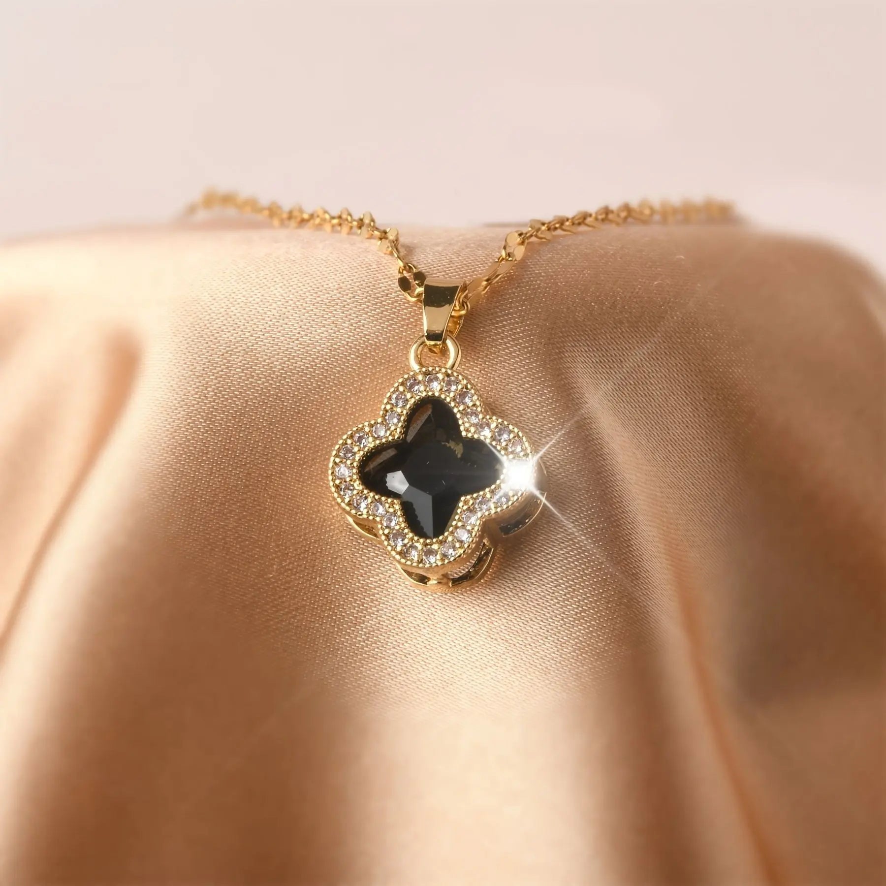 View details for Simple Flower Shape Pendant Necklace Inlaid Shiny Zircon 18K Gold 