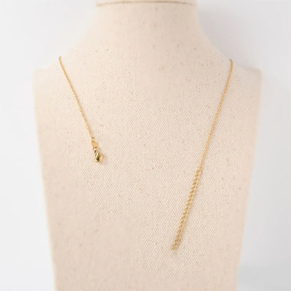View details for Simple Flower Shape Pendant Necklace Inlaid Shiny Zircon 18K Gold 