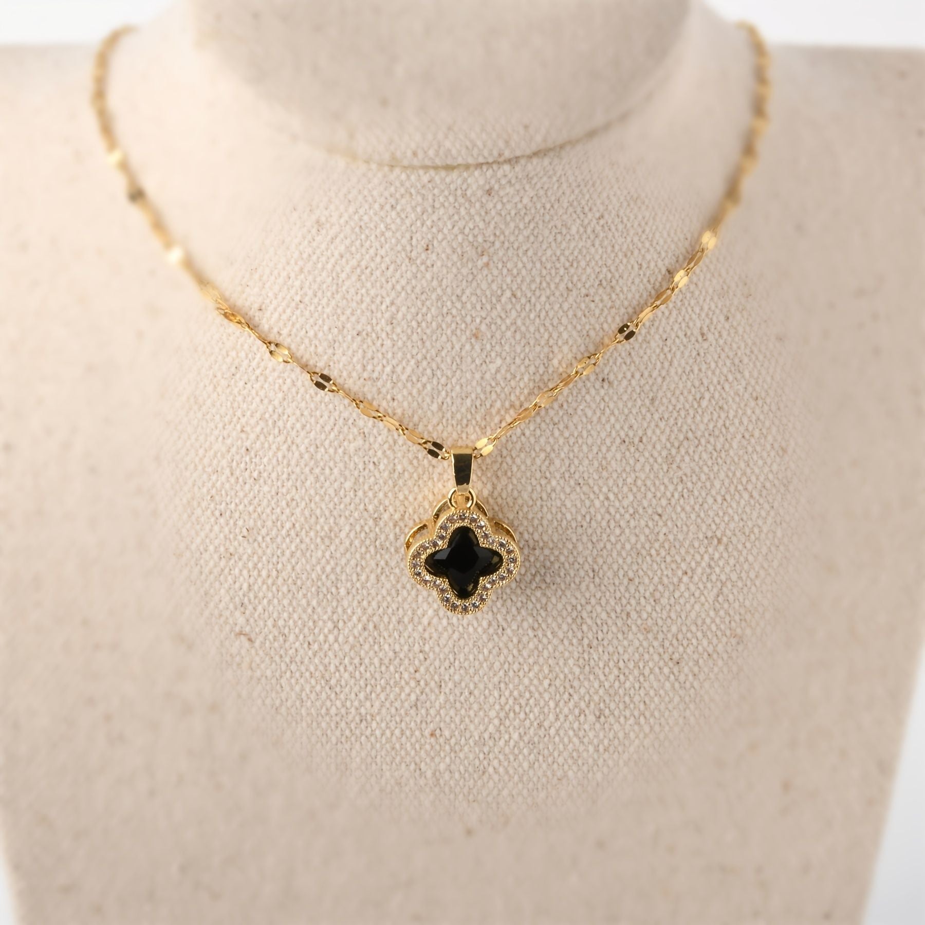 View details for Simple Flower Shape Pendant Necklace Inlaid Shiny Zircon 18K Gold 