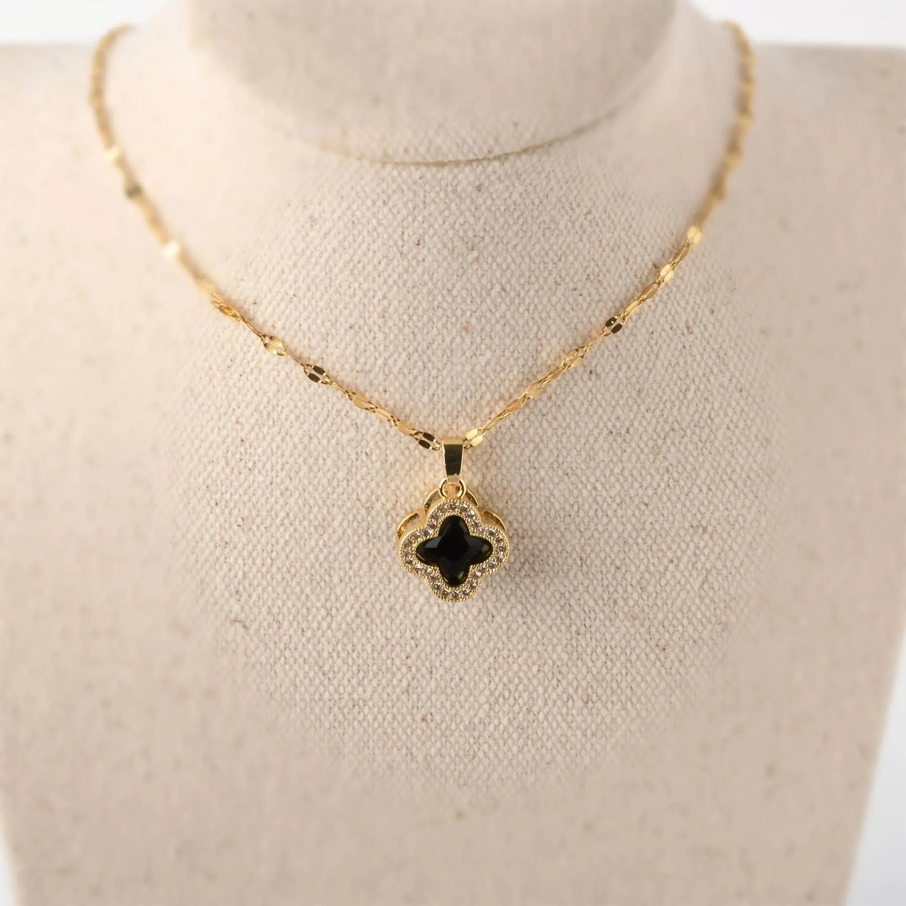 View details for Simple Flower Shape Pendant Necklace Inlaid Shiny Zircon 18K Gold 
