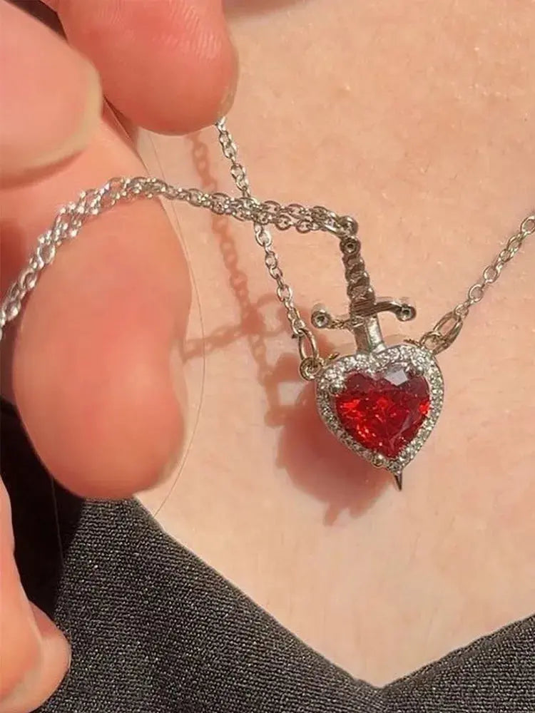 Conjunto de Colgante y Anillo Corazón y Espada de Cristal