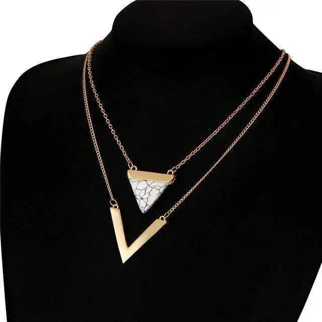 Collar de doble capa de mármol con diseño de chevrón