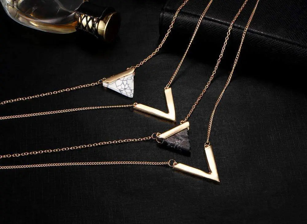 Collar de doble capa de mármol con diseño de chevrón